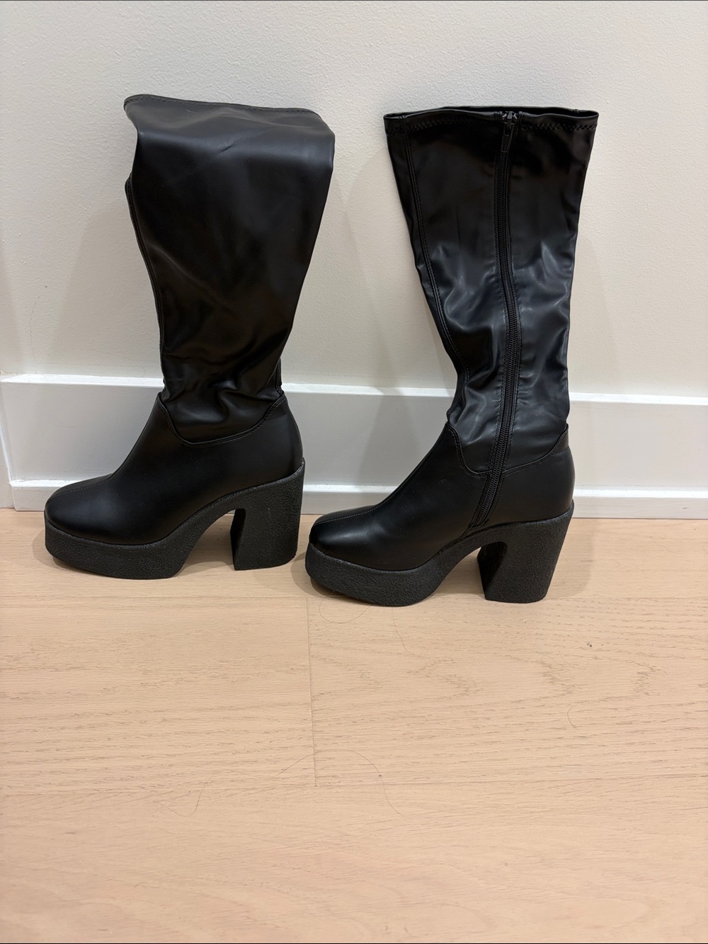 Black Platform Knee-High Boots - Classic Women's Fashion